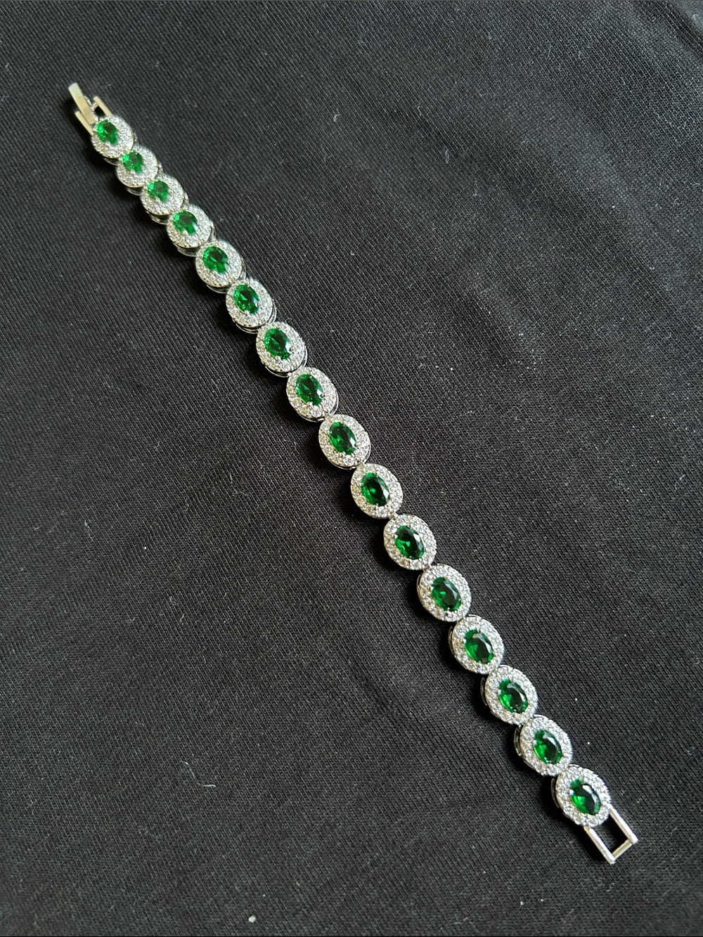 NWOT Emerald Halo Tennis Bracelet - 6.5”